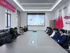 球队在训练中打磨技术,为下场比赛做准备英文